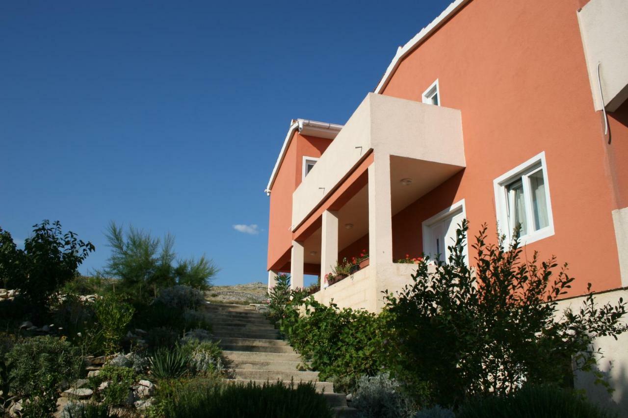 Apartments Sara Vlasici Exterior photo